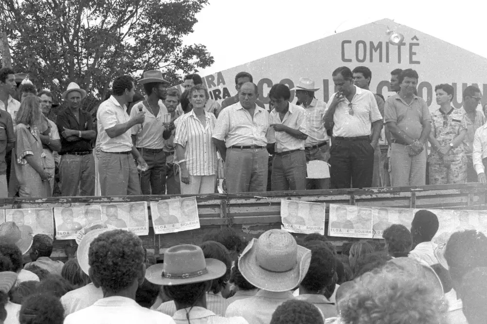 (1989) - Governador Siqueira Campos ao lado de Dona Aureny participam de comício em Combinado-TO - Foto: Marcio Di Pietro