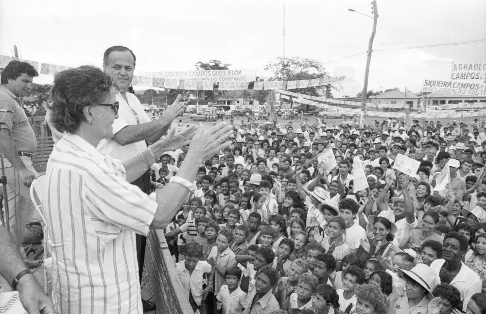 (1989) - Governador Siqueira Campos acompanhado da primeira dama Dona Aureny Siqueira Campos visitam a cidade de Combinado-TO para participar de evento político - Foto: Marcio Di Pietro