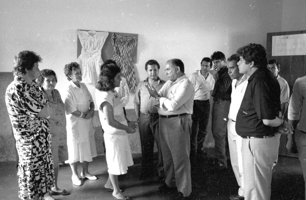 (1989) - Governador Siqueira Campos e Dona Aureny Siqueira Campos visitam o hospital municipal de Miracema-TO - Foto: Marcio Di Pietro-SECOM-Governo do TO