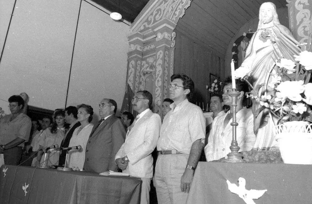 (1989) - Governador Siqueira Campos e Dona Aureny participam de cerimônia religiosa em Monte do Carmo-TO - Foto: Marcio Di Pietro