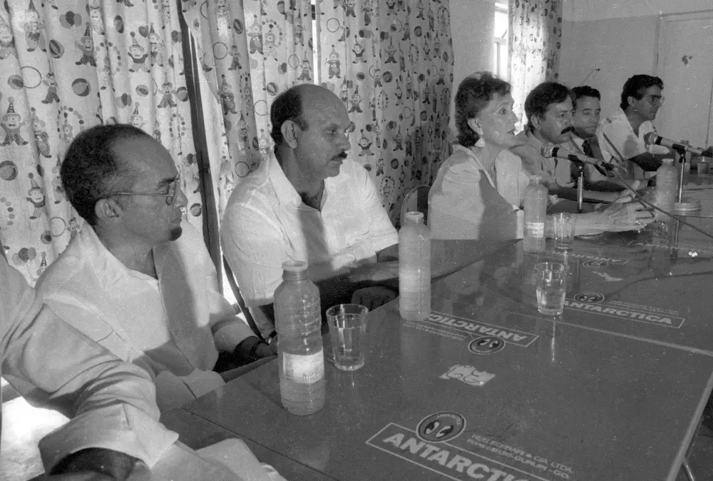(1989) - Aureny Siqueira Campos participa de evento em Nova Olinda com autoridades políticas - Foto: Marcio Di Pietro