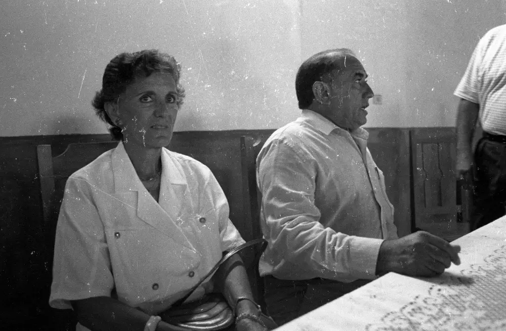 (1989) - Governador Siqueira Campos e Dona Aureny são recepcionados no aeroporto de Gurupí pela a comunidade e Polícia Militar - Foto: Marcio Di Pietro