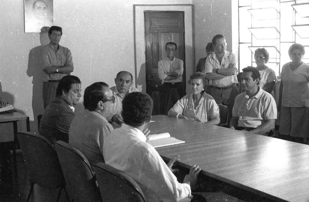 (1989) - Governador Siqueira Campos recebe em seu gabinete lideranças políticas e empresários - Foto: Marcio Di Pietro