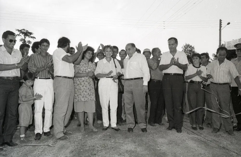 (1989) - Governador Siqueira Campos, Dona Aureny e comitiva visitam Arapoema - Foto: Marcio Di Pietro