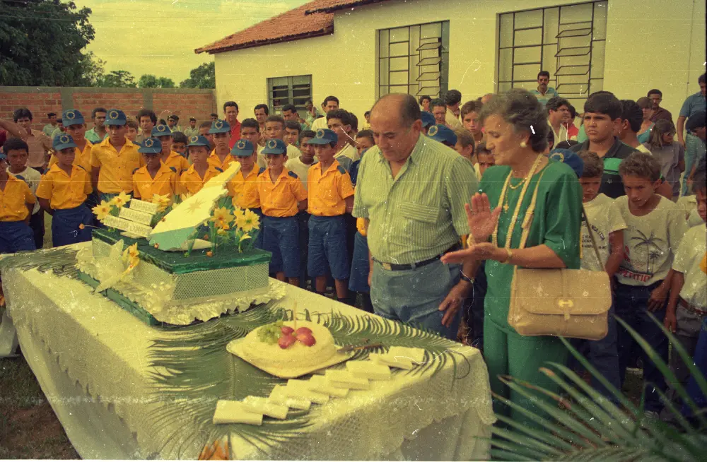 1990) - Governador Siqueira Campos comemora seu aniversário com Pioneiros Mirins no Palácio Araguaia em Miracema - Foto: Marcio Di Pietro