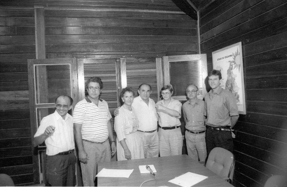 (21/02/1990) - Posse da Reitora da Unitins, Maria do Rosário Cassimiro para o período de 21 de fevereiro de 1990 a 18 de junho de 1991, com presença do Governador Siqueira Campos, dona Aureny Siqueira Campos, Clarismar Fernandes (secretário Casa Civil), Luiz de Carvalho (SECOM) e outros... Palacinho, Palmas/TO. Fotos: Márcio Di Pietro-Acervo SECOM/Governo do Tocantins